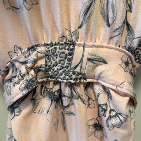 🆕Betsey Johnson Baby Pink Floral Robe Super Soft Women’s Size XS/S - Picture 8 of 9